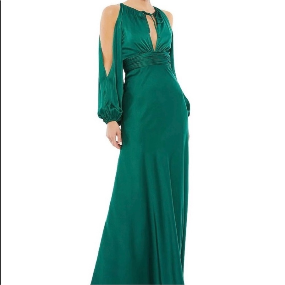 NWT IENNA MacDuggal Green Tied Keyhole Cold Shoulder Bishop Sleeve Gown Size 2